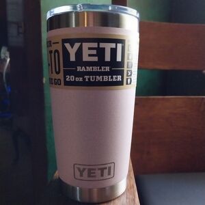 YETI Rambler 20 oz Tumbler in Light Pink